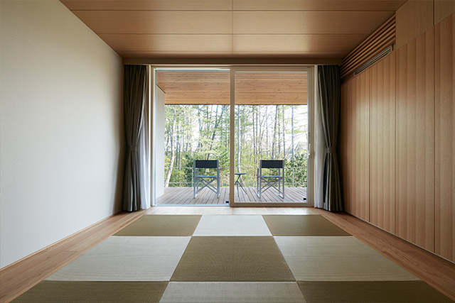 ウッドデッキ付き平屋建て別荘