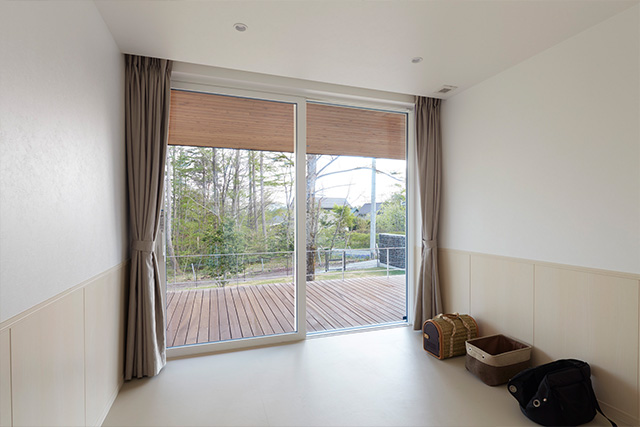 ウッドデッキ付き平屋建て別荘