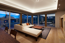 ウッドデッキ付き平屋建て別荘