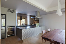 ウッドデッキ付き平屋建て別荘