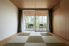 ウッドデッキ付き平屋建て別荘