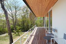 ウッドデッキ付き平屋建て別荘