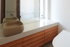 ウッドデッキ付き平屋建て別荘